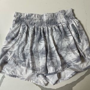 Lululemon Tracker short -Rare pattern